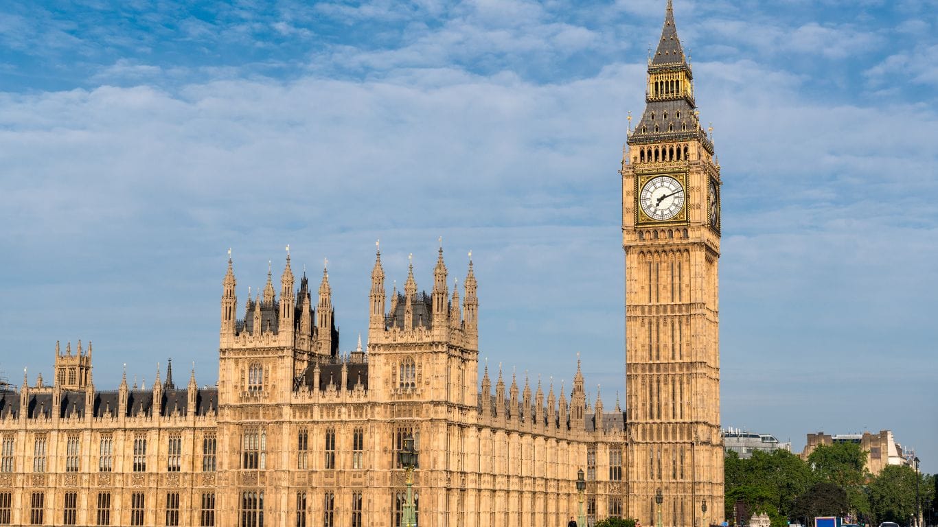 A Inglaterra é um país pequeno e que reúne uma quantidade impressionante de atrações. Viajar por lá é muito fácil e prático, seja de ônibus ou principalmente de trem.