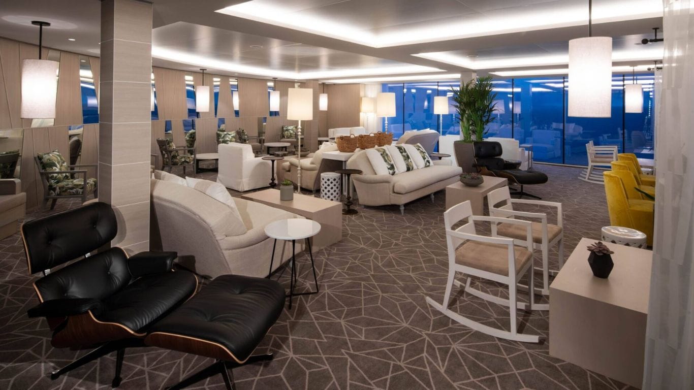 The Retreat® não é um lugar. Não é uma amenidade. Não é um serviço. É tudo isso e muito mais. The Retreat oferece uma longa lista de amenidades luxuosas, incluindo um anfitrião de retiro pessoal, um restaurante privado e um lounge exclusivo. Como parte do The Celebrity Revolution®, apresentaremos o The Retreat Sundeck - fique atento para as datas. Como convidado do The Retreat, você também desfrutará de uma longa lista de amenidades cuidadosamente selecionadas, começando com cinco vantagens que agora estão sempre incluídas℠ - um crédito para excursão em terra, bebidas premium, streaming de Wi-Fi, dicas e um crédito a bordo para gastar como quiser. Emparelhado com uma equipe dedicada de profissionais que garantem que você tenha tudo o que precisa para umas férias inesquecíveis, o The Retreat é uma forma luxuosa para você descobrir o mundo.