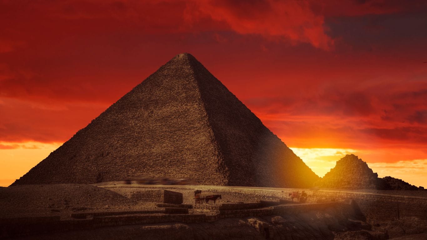 Pirâmides de Giza ao pôr do sol