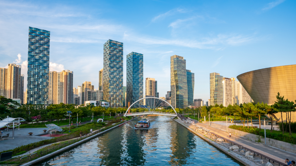 Roteiro Japão, Coreia do Sul e Singapura - canal e arranha-céus modernos no parque de Songdo, Coreia do Sul